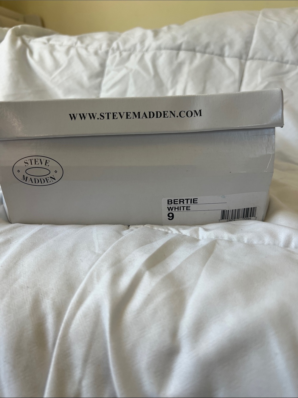 Steve Madden White Bertie size 9